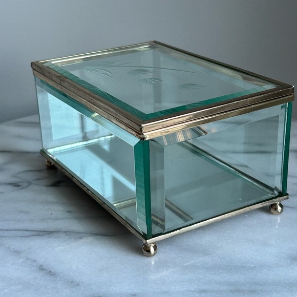 Vintage Brass and Gold jewelry box - Picture 2 of 5